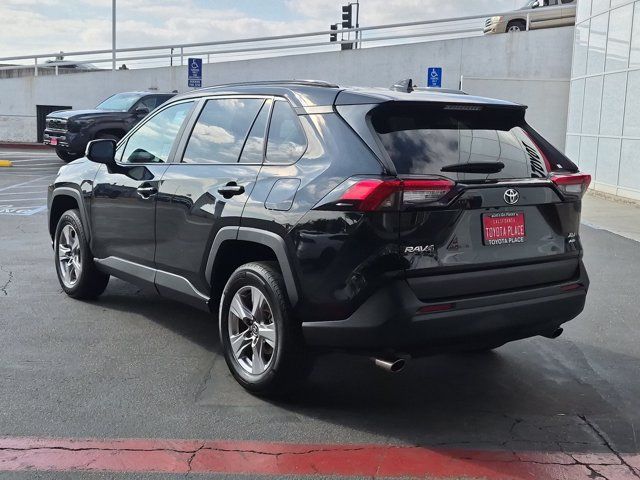 Used 2025 Toyota RAV4 XLE AWD/4WD image 11