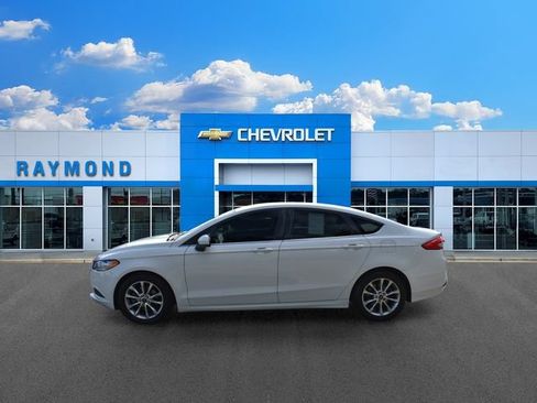 Used 2017 Ford Fusion SE FWD image 6