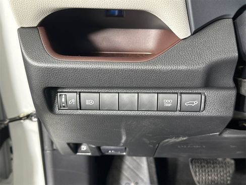 Used 2023 Toyota RAV4 Limited image 32
