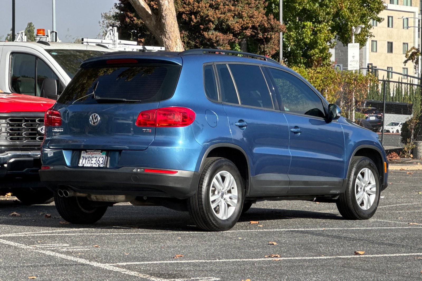 Used 2017 Volkswagen Tiguan S FWD image 4