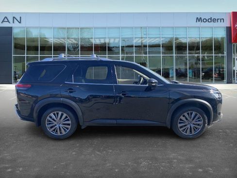 Certified 2022 Nissan Pathfinder SL w/ SL Premium Package image 4