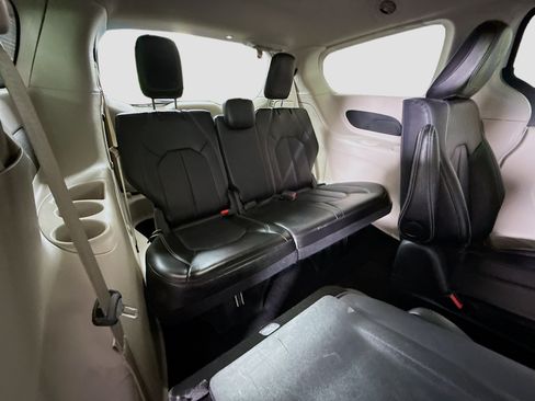 Used 2024 Chrysler Pacifica Limited FWD image 41