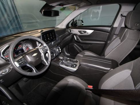Used 2024 Chevrolet Blazer LT w/ Convenience Package FWD image 2