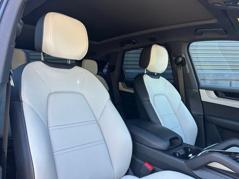 Certified 2026 Porsche Cayenne E-Hybrid AWD/4WD image 23