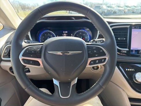 Used 2023 Chrysler Pacifica Limited image 46