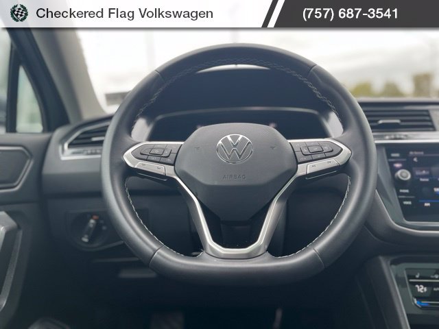 Used 2022 Volkswagen Tiguan SE w/ Panoramic Sunroof Package AWD/4WD image 38