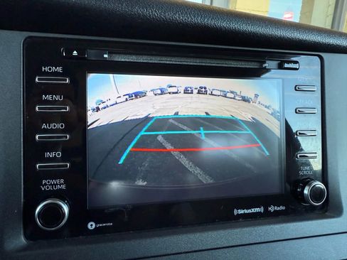 Used 2018 Toyota Sienna LE image 32