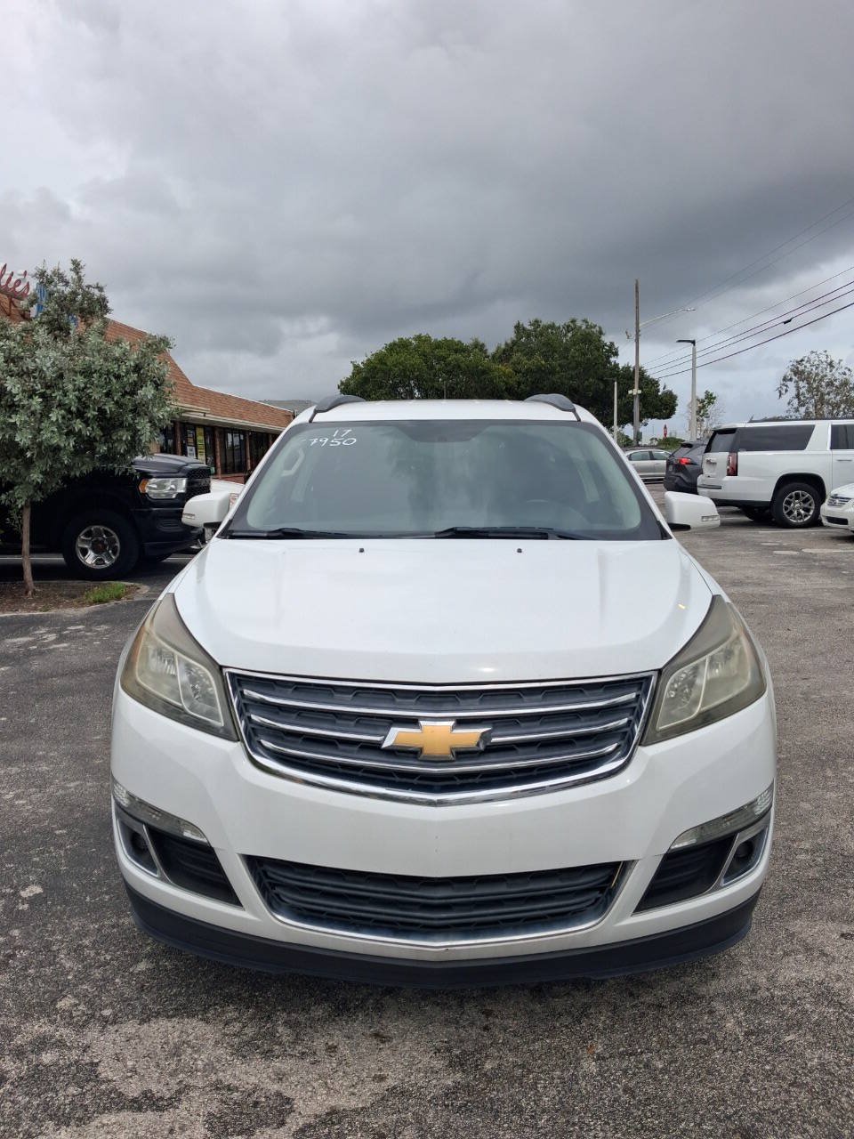 Used 2017 Chevrolet Traverse LT FWD image 3