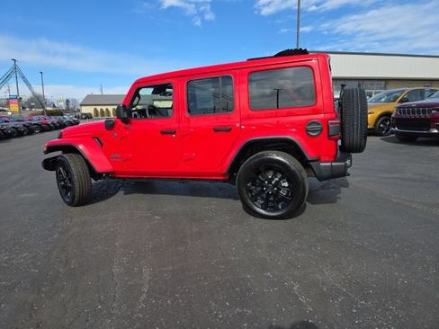 Used 2025 Jeep Wrangler Unlimited Sahara w/ Safety Group AWD/4WD image 6