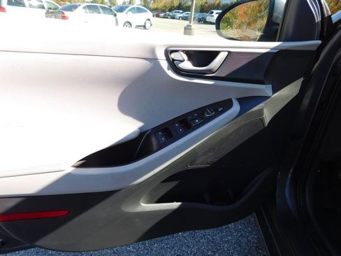 Used 2020 Hyundai Ioniq SE image 9