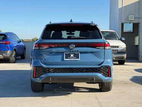New 2026 Volkswagen Tiguan SE R-Line FWD image 10