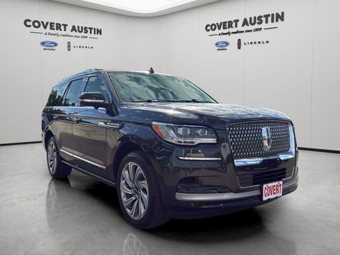 Used 2023 Lincoln Navigator Reserve AWD/4WD image 7