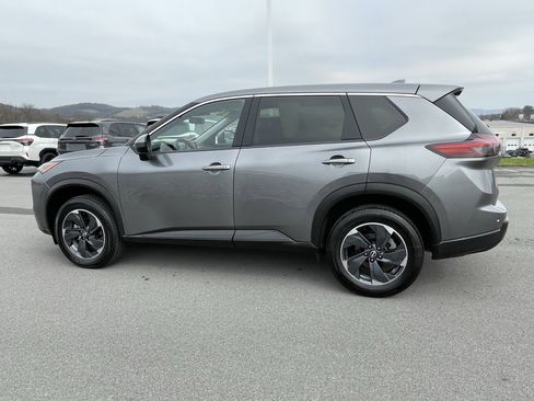 Used 2024 Nissan Rogue SV image 7