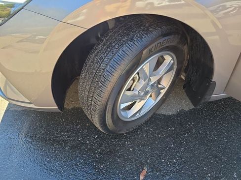 Certified 2023 Hyundai Elantra SE image 43