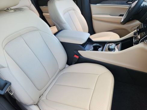 Certified 2023 Jeep Grand Cherokee Limited w/ Luxury Tech Group II image 22