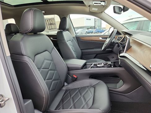 New 2026 Volkswagen Atlas SE image 15