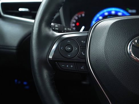 Used 2022 Toyota Corolla Cross XLE image 27