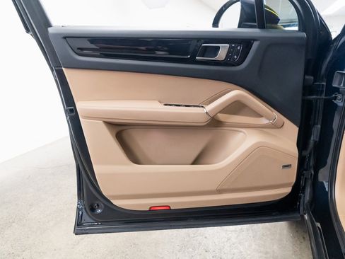 Used 2023 Porsche Cayenne image 17