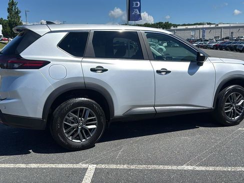 Used 2025 Nissan Rogue S AWD/4WD image 4