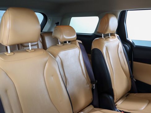 Used 2024 Kia Carnival LX FWD image 28