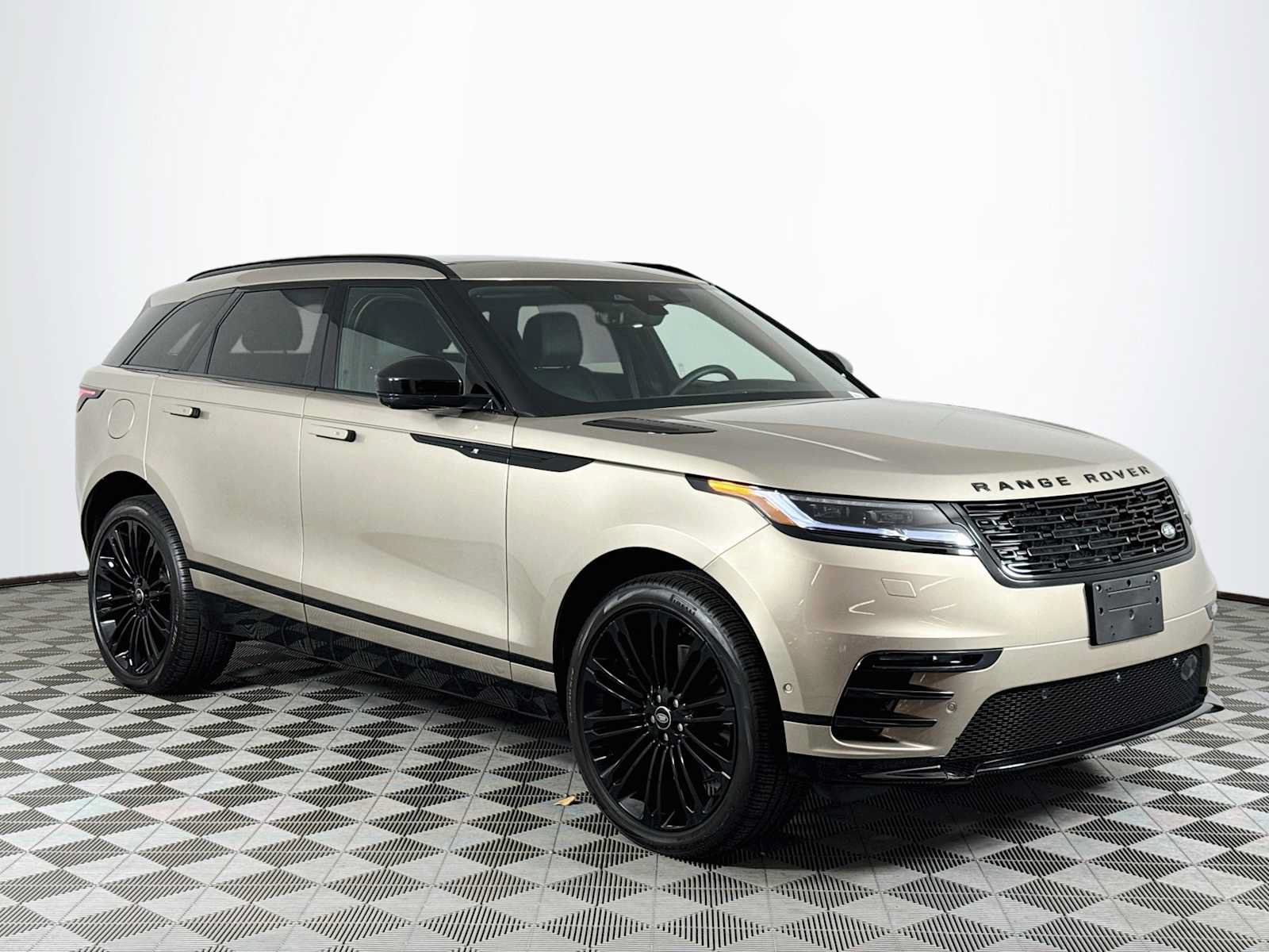 Used 2026 Land Rover Range Rover Velar Dynamic SE AWD/4WD image 3