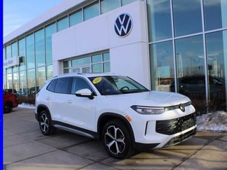 Used 2025 Volkswagen Tiguan SE w/ Panoramic Sunroof Package 360° Tour