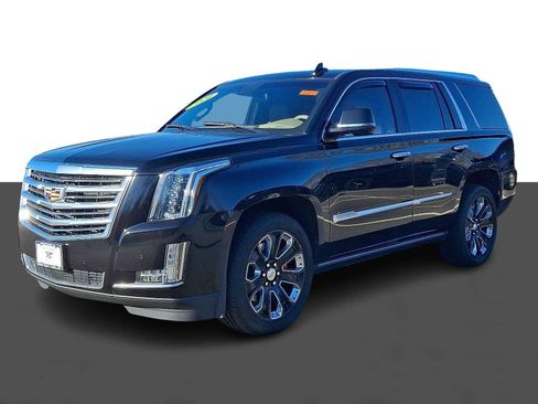Used 2020 Cadillac Escalade Platinum image 3