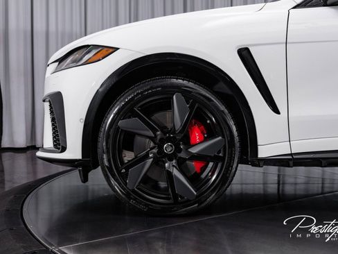 Used 2024 Jaguar F-PACE SVR image 10