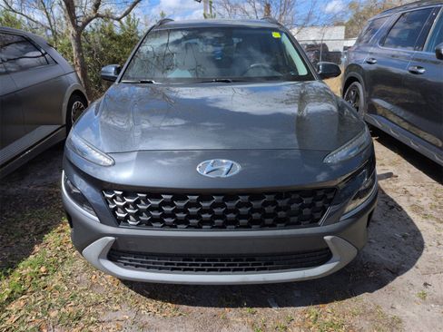 Used 2022 Hyundai Kona SEL w/ Winter Weather Package image 2