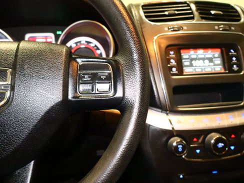 Used 2019 Dodge Journey SE image 12