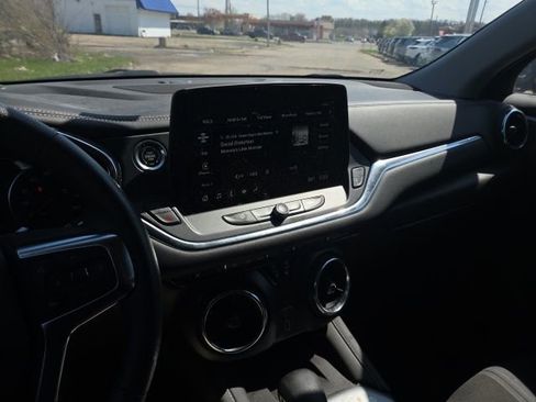Certified 2024 Chevrolet Blazer LT w/ Convenience Package image 9