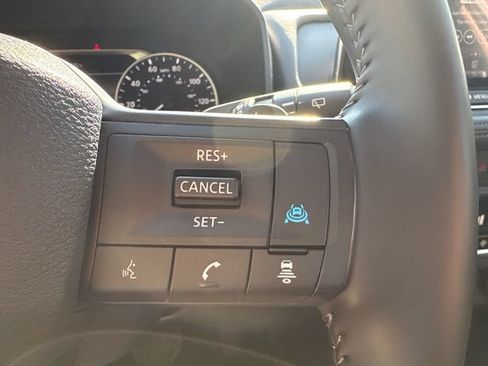 Used 2025 Nissan Rogue SV AWD/4WD image 28
