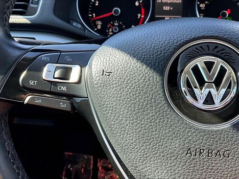 Used 2017 Volkswagen Passat 1.8T R-Line image 18