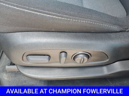 Used 2023 Chevrolet Traverse LT FWD image 17