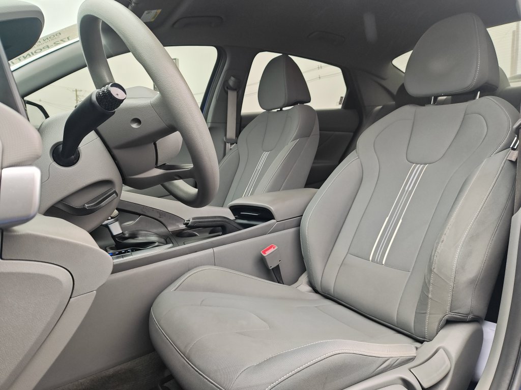 Used 2023 Hyundai Elantra SEL FWD image 13