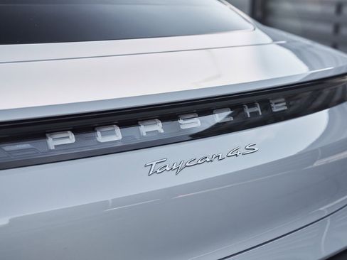 Used 2023 Porsche Taycan 4S w/ Premium Package image 8