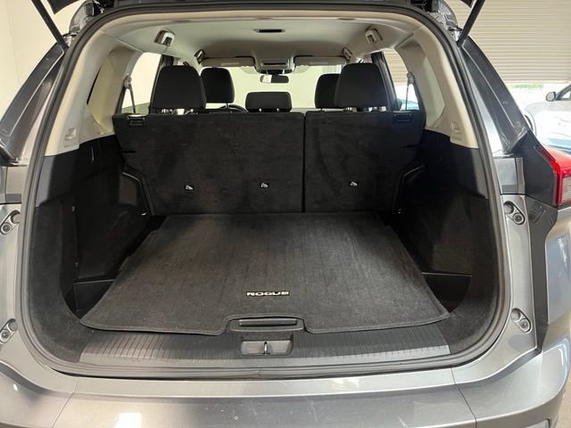 Used 2024 Nissan Rogue S FWD image 17