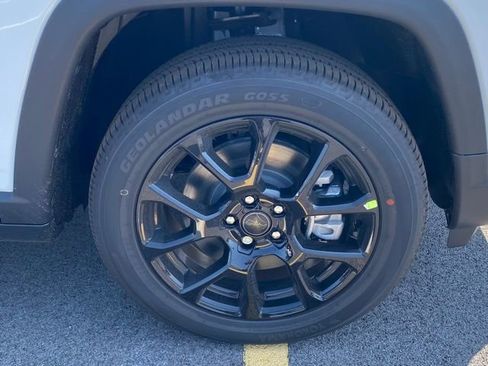 New 2025 Jeep Compass Latitude w/ Sun & Sound Group image 12