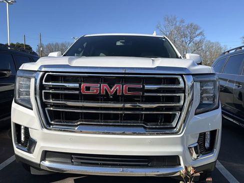 Used 2022 GMC Yukon SLT w/ SLT Premium Package image 4