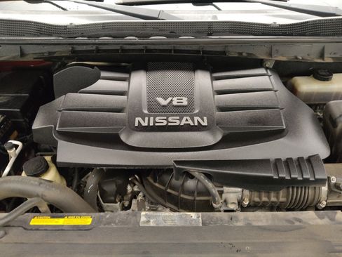 Used 2018 Nissan Titan SV image 30