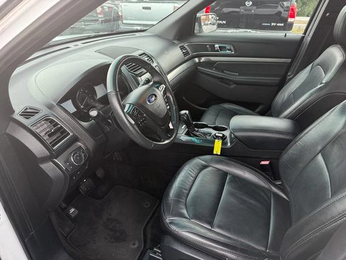 Used 2018 Ford Explorer XLT w/ Equipment Group 202A image 13