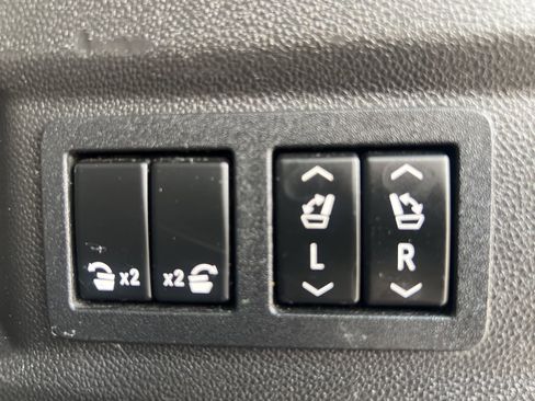 Used 2022 Chevrolet Tahoe Z71 w/ Luxury Package image 32