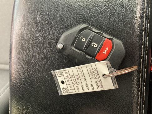 Used 2019 Jeep Wrangler Unlimited Sahara image 29