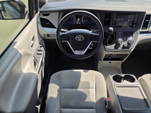 Used 2019 Toyota Sienna LE FWD image 13