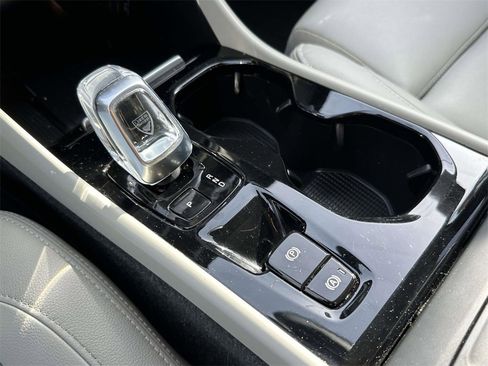 Used 2024 Volvo XC40 B5 Plus w/ Protection Package Premier image 6