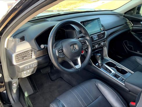 Used 2018 Honda Accord Touring image 17