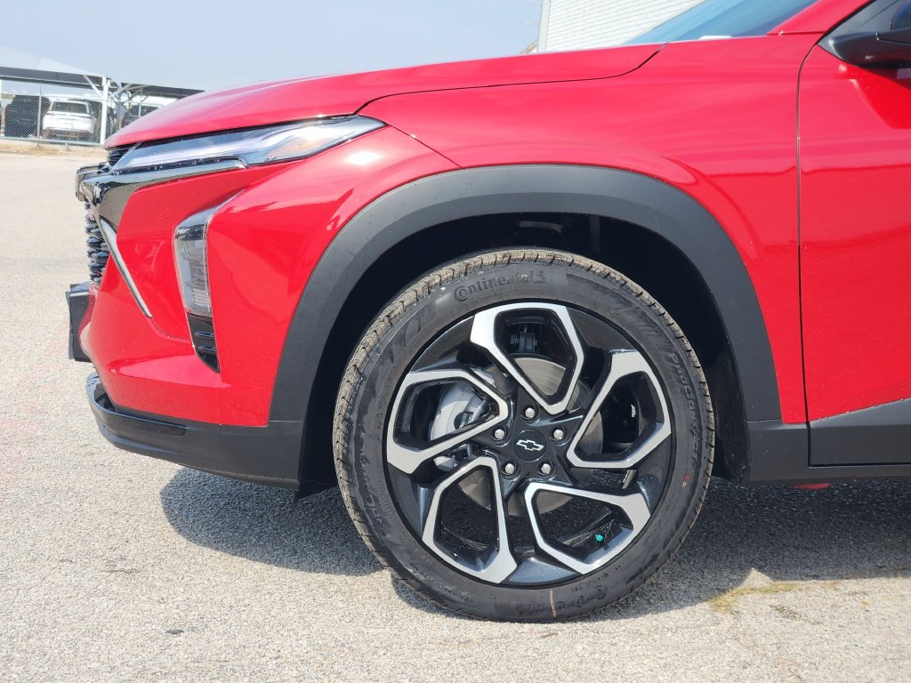 New 2026 Chevrolet Trax RS w/ Sunroof Package FWD image 5