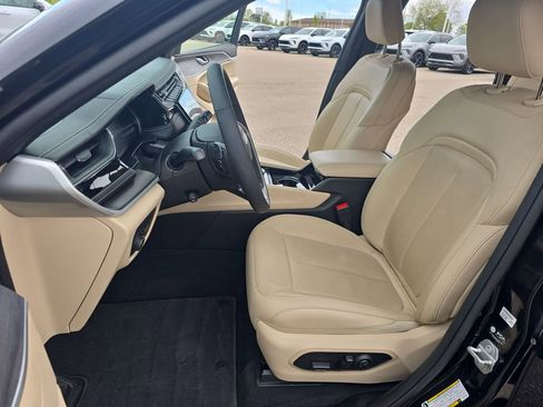 Used 2023 Jeep Grand Cherokee Limited w/ Luxury Tech Group II AWD/4WD image 15