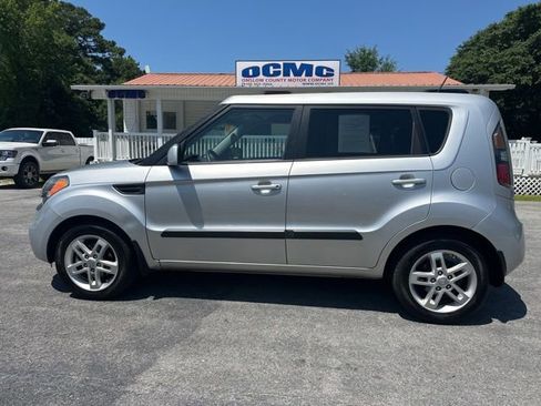 Used 2011 Kia Soul + FWD image 4