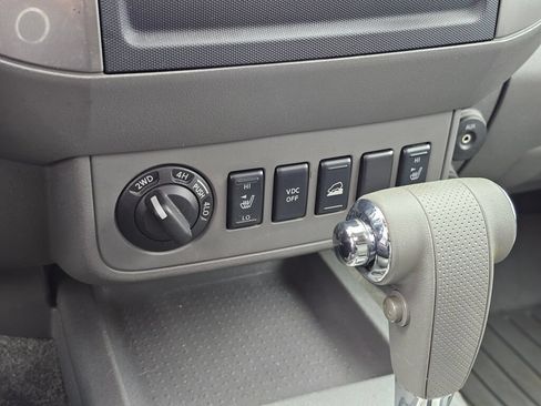 Used 2010 Nissan Frontier LE w/ LE Value Truck Pkg AWD/4WD image 36